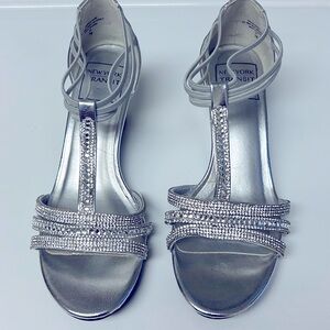 Dress shoes silver size 7 by New York Transit